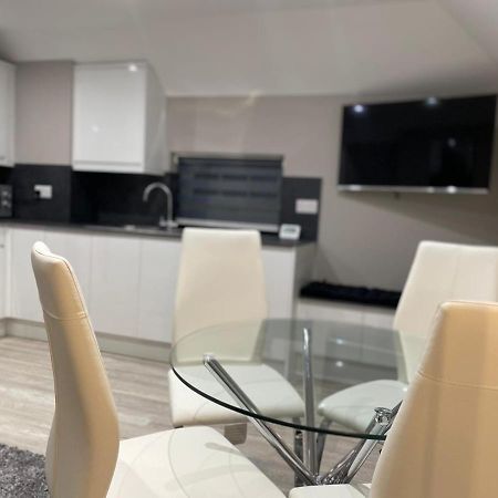 Amazing Central High Street Self Contained Apartments By Syl Watford  Exteriér fotografie