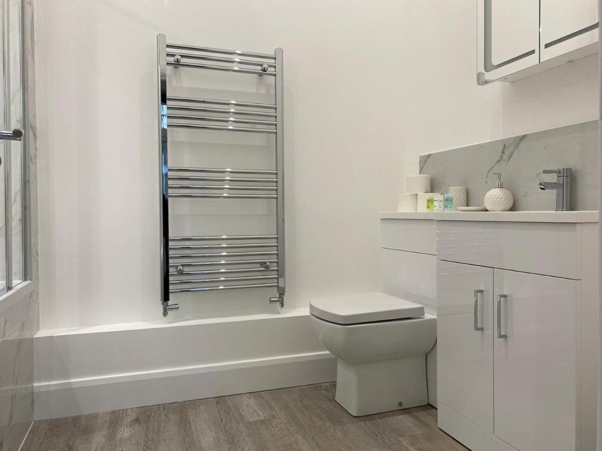 Amazing Central High Street Self Contained Apartments By Syl Watford  Exteriér fotografie