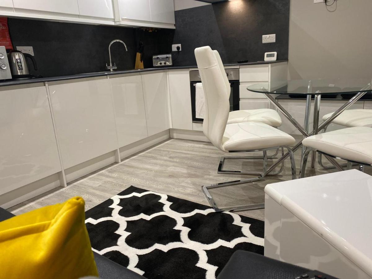 Amazing Central High Street Self Contained Apartments By Syl Watford  Exteriér fotografie