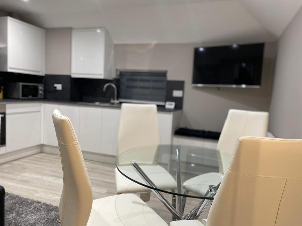 Amazing Central High Street Self Contained Apartments By Syl Watford  Exteriér fotografie