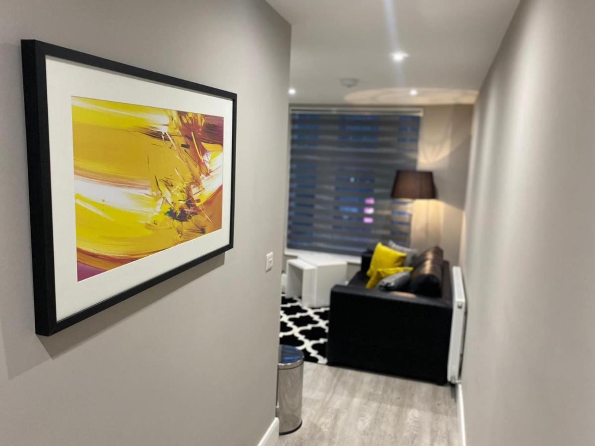 Amazing Central High Street Self Contained Apartments By Syl Watford  Exteriér fotografie